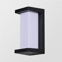 Applique murale extérieure en métal noir et verre blanc – Novalise