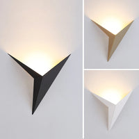 Applique murale minimaliste en métal noir – Noctélide