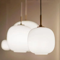 Suspension minimaliste en verre blanc pour cuisine – Solstize