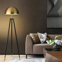 Lampadaire Trépied Style Nordique avec Abat-jour Doré – Dôme