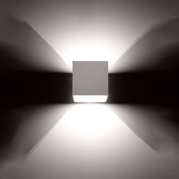 Moderne Wandleuchte aus weißem Aluminium – Modell Ardelio