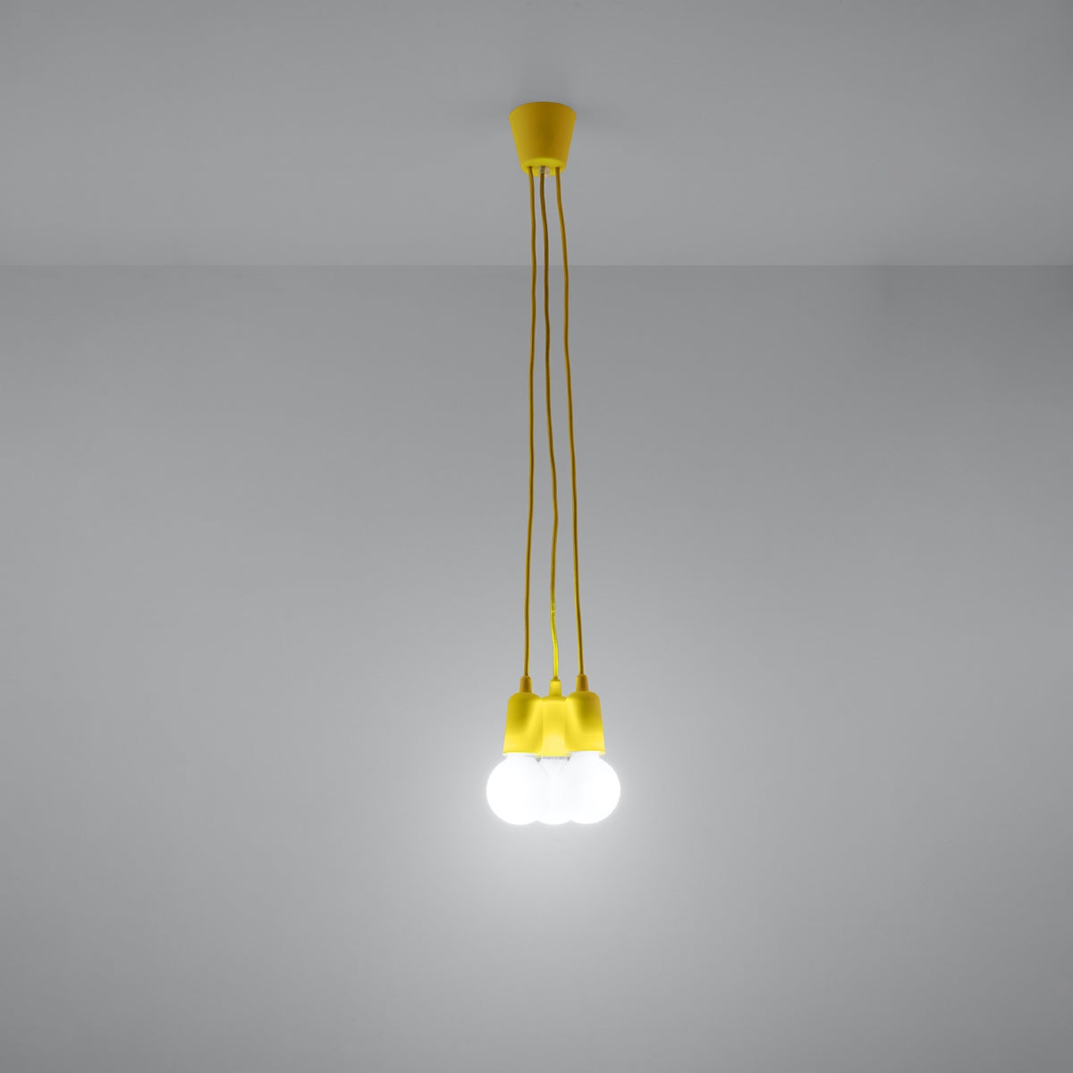 Suspension minimaliste jaune 3 lampes – modèle Solerio
