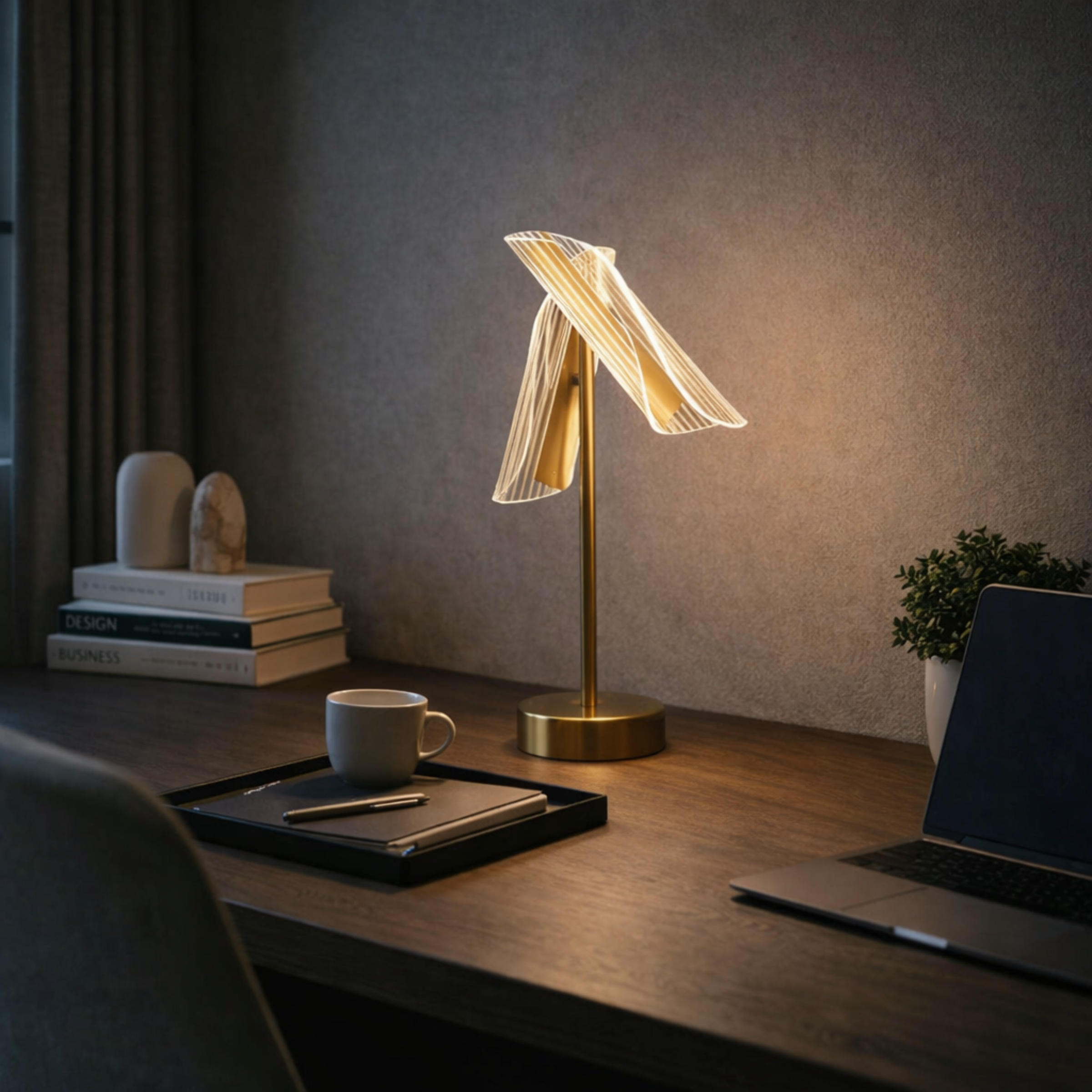 Elegante tafellamp in edele materialen – Éclora