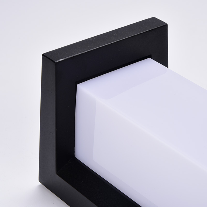 Applique murale extérieure en métal noir et verre blanc – Novalise