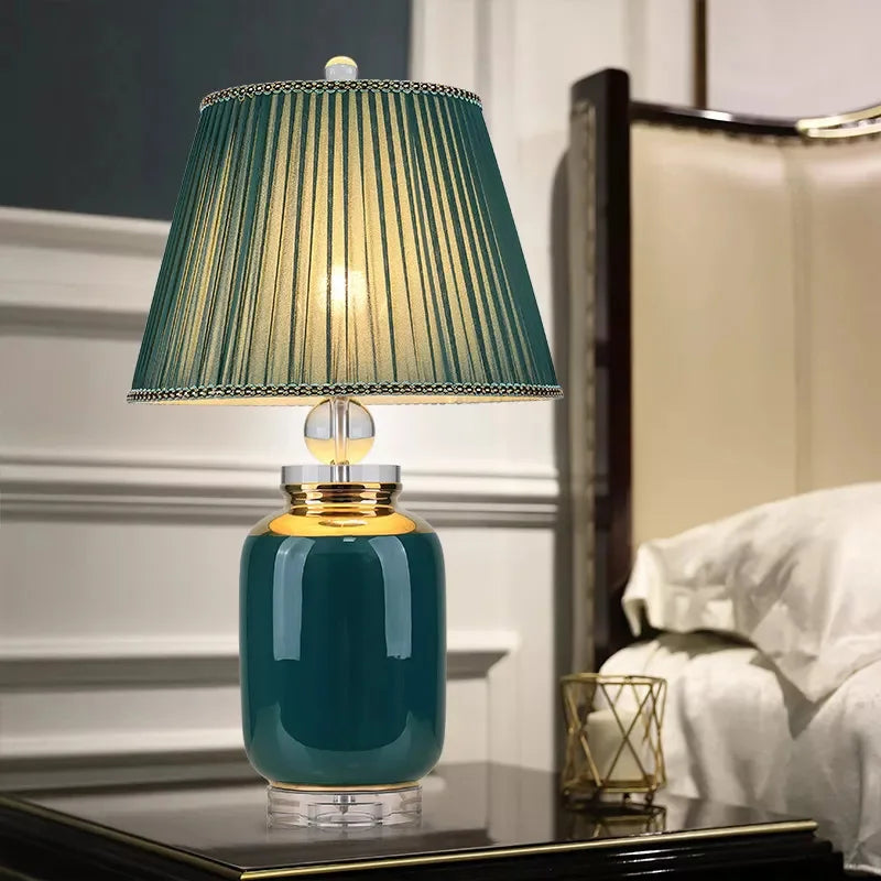 Elegante Metalen Tafelamp Smaragdgroene Kleur – Emeraudia