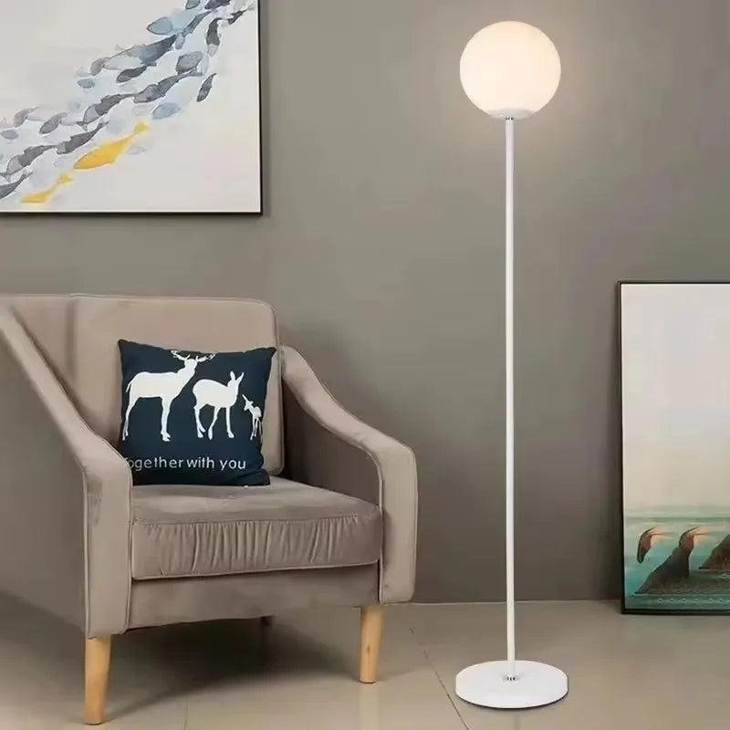 Lampadaire Raffiné Ambiance Prestige Moderne – Elara