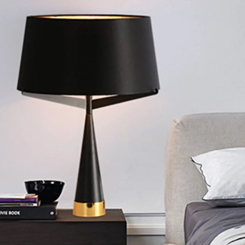 Lampe de Table Polyvalente Style Intemporel et Moderne Noir – Astrovéa