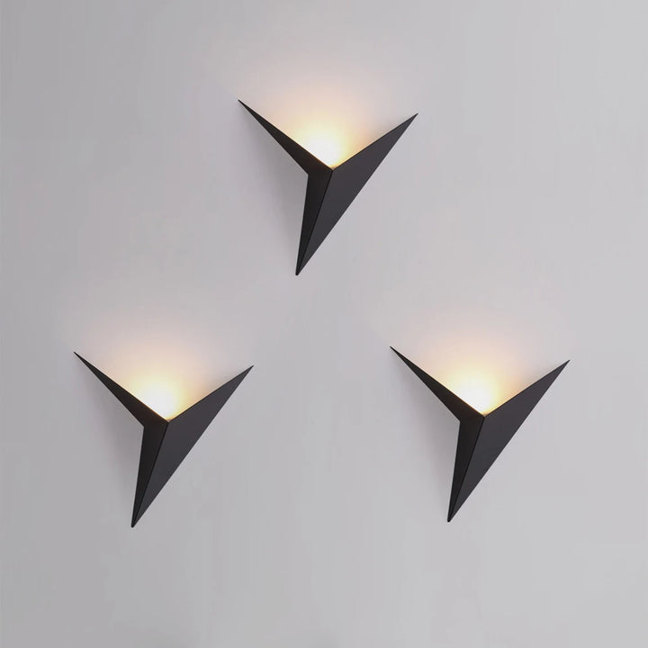 Applique murale minimaliste en métal noir – Noctélide