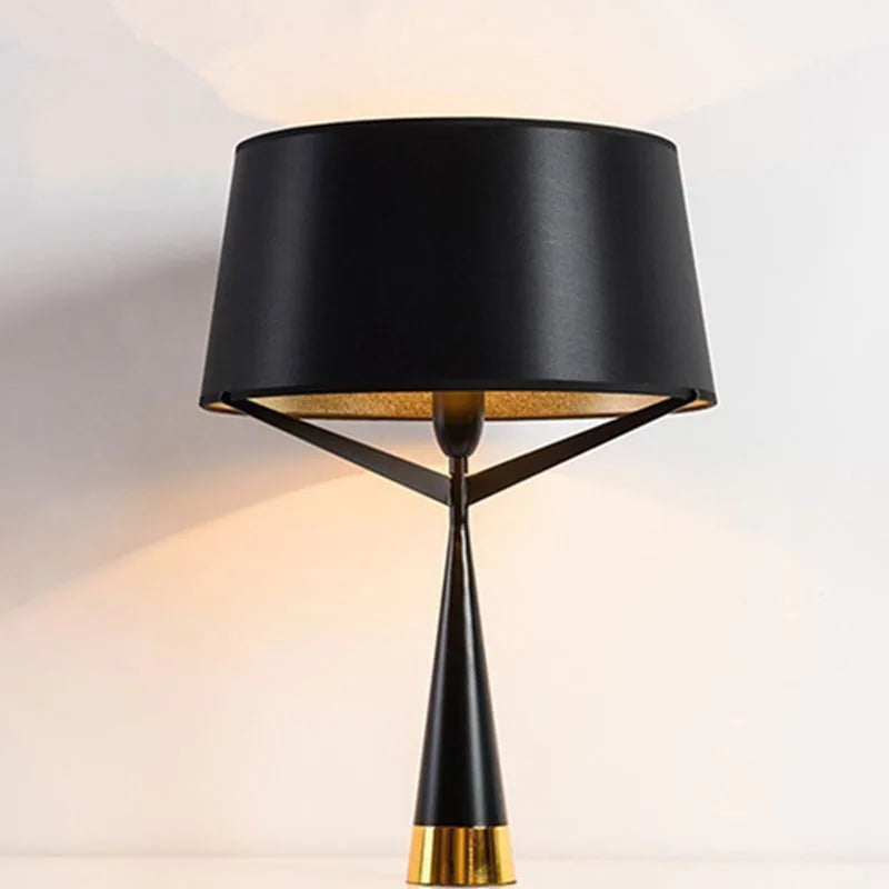 Lampe de Table Polyvalente Style Intemporel et Moderne Noir – Astrovéa