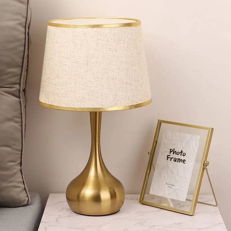 Lampe de table sophistiquée Luminis base métal doré abat-jour tissu ambiance cosy - vue 8