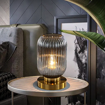 Lampe de table nordique design Vetro en verre strié avec base métal doré brossé - vue 4