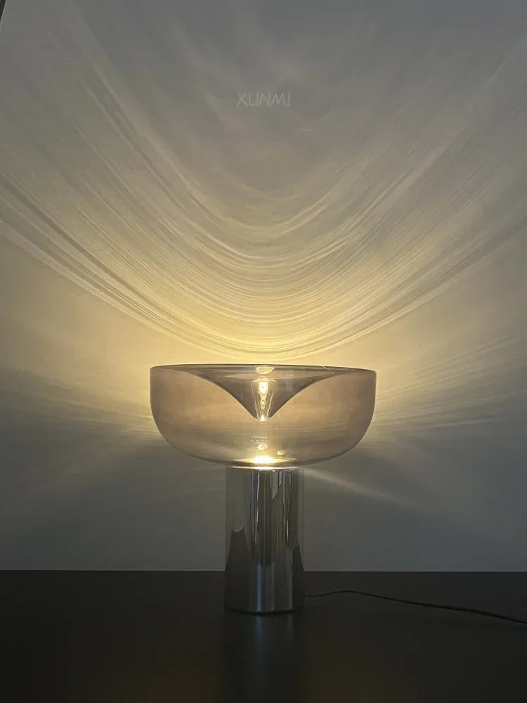 Noordse tafellamp van glas en chroom – Aellara