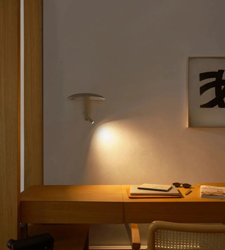 Roteerbare wandlamp in zwart metaal – Zolanire