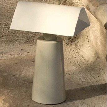 Lampe de Table Portable Minimaliste en Toucher Délicat – Alumina