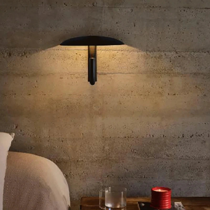 Roteerbare wandlamp in zwart metaal – Zolanire