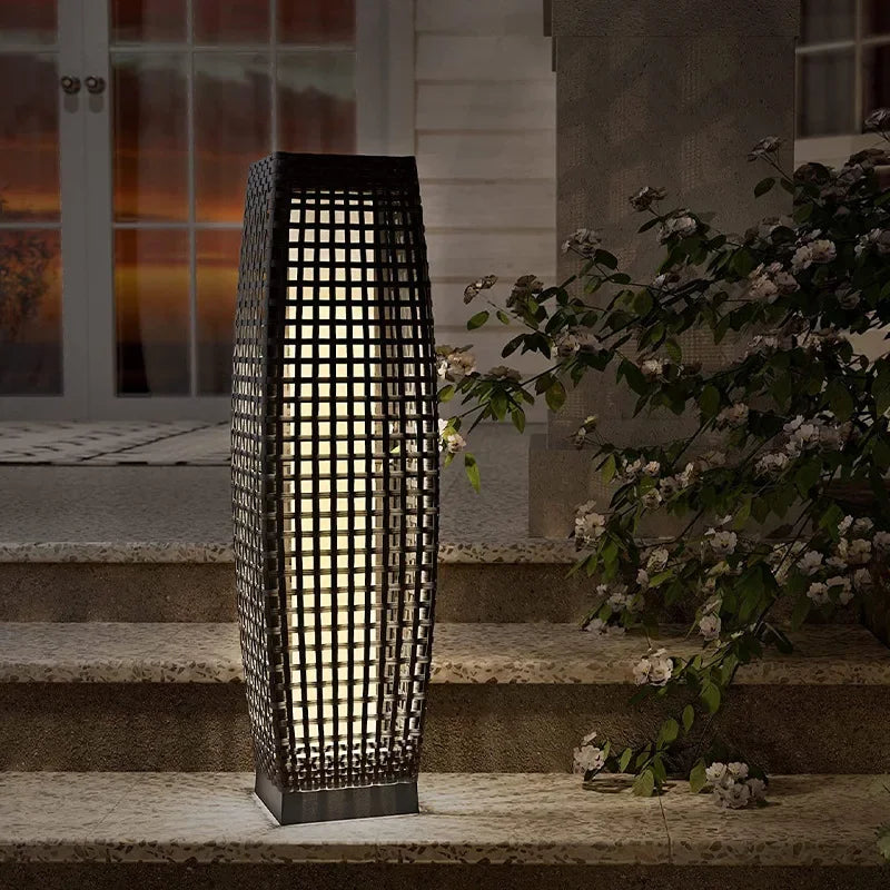 Lampe de Sol Extérieure en Rattan Imité Solaire – Orbanya