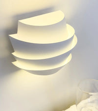 Applique murale nordique en métal blanc – Syracone