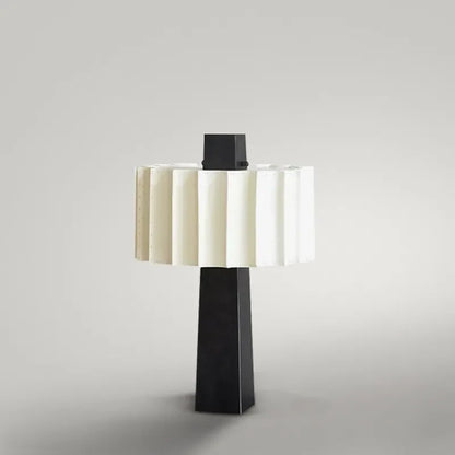 Lampe de table scandinave minimaliste noire Norélys avec abat-jour blanc plissé - vue 4