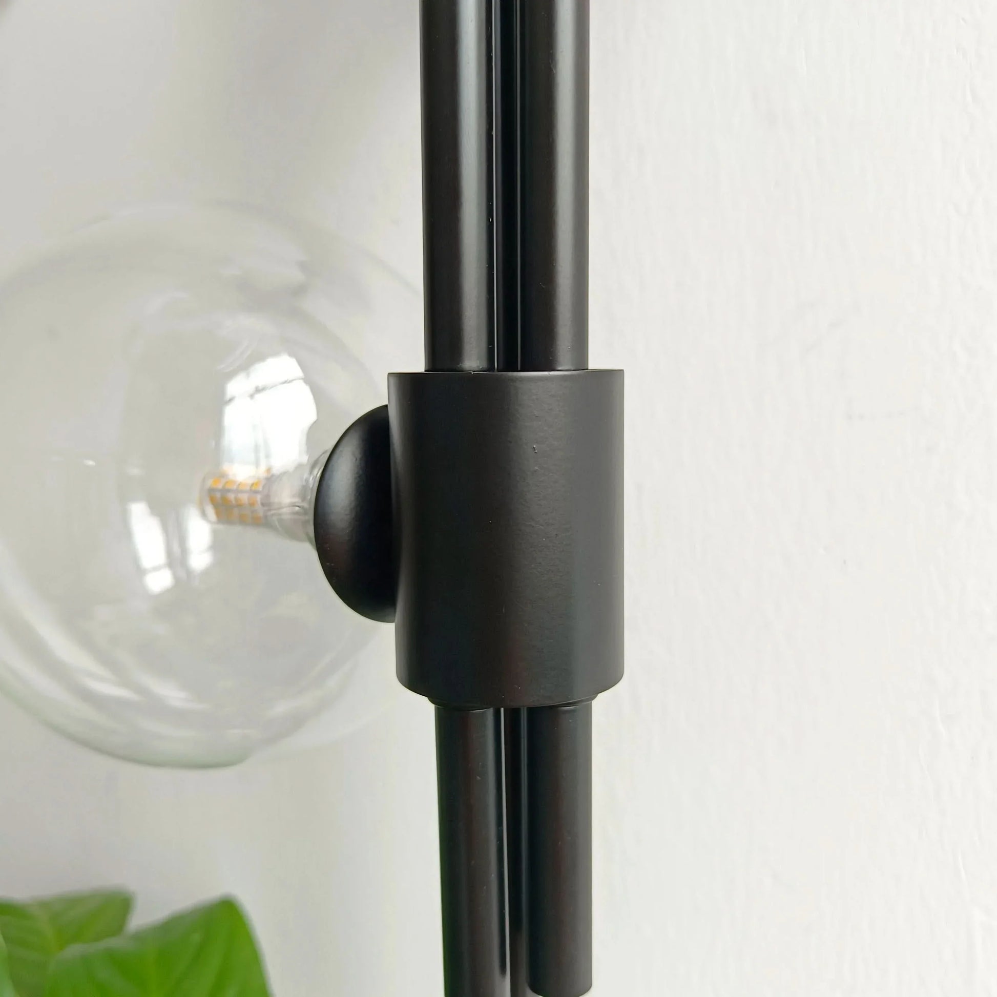 Moderne wandlamp glazen bol verstelbaar design – Luxalight