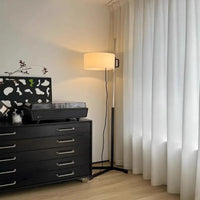 Lampe sur pied design espagnol en métal et tissu – Zelari