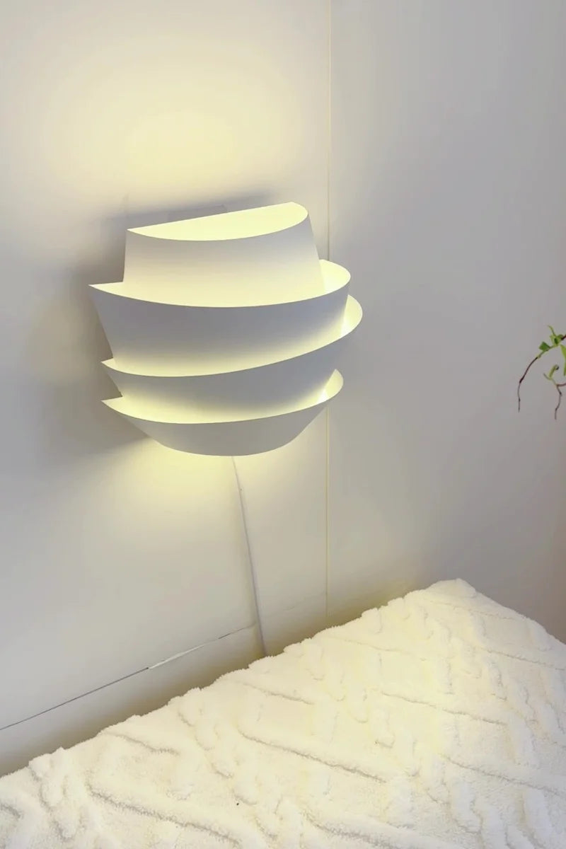 Applique murale nordique en métal blanc – Syracone