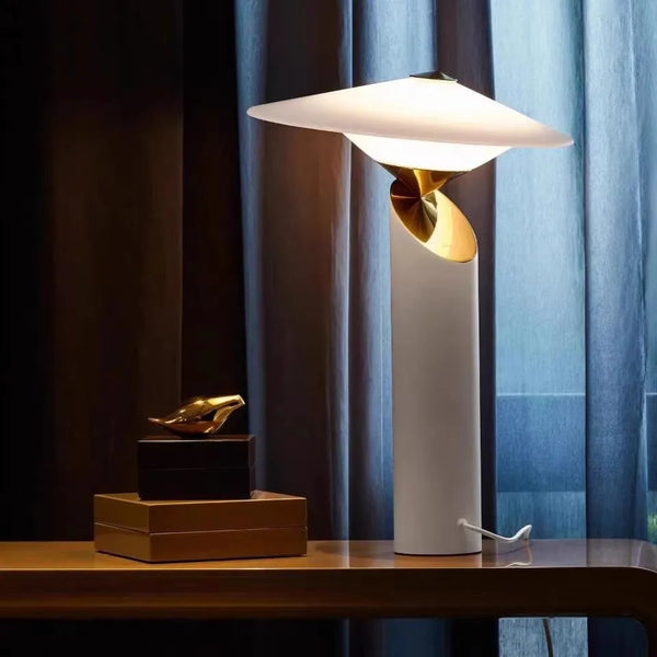 Klassieke metalen tafellamp voor slaapkamer – Bellarte
