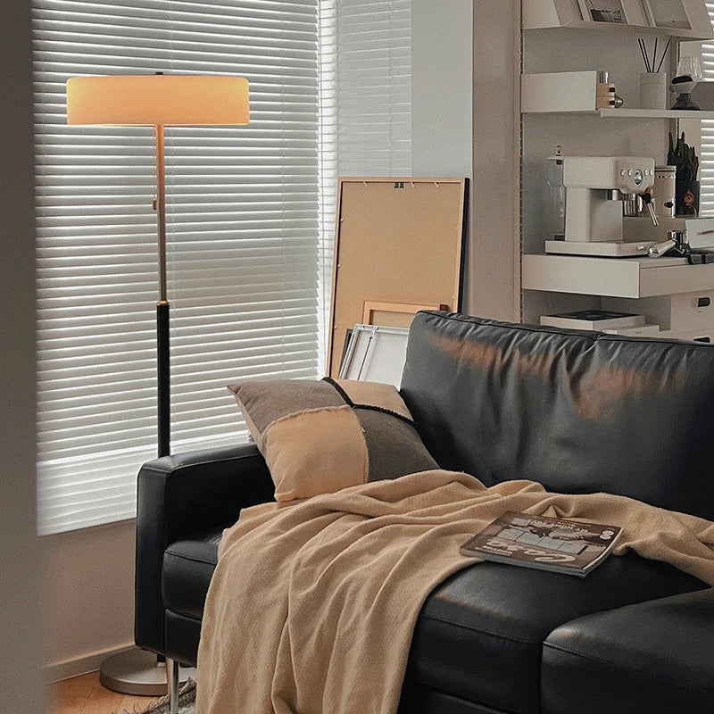 Lampe sur pied en verre et bois pour salon – Armonille