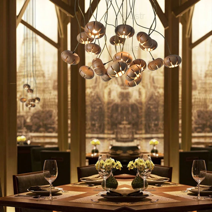 Suspension en Bois Floral pour Salles Élégantes – Orvaline