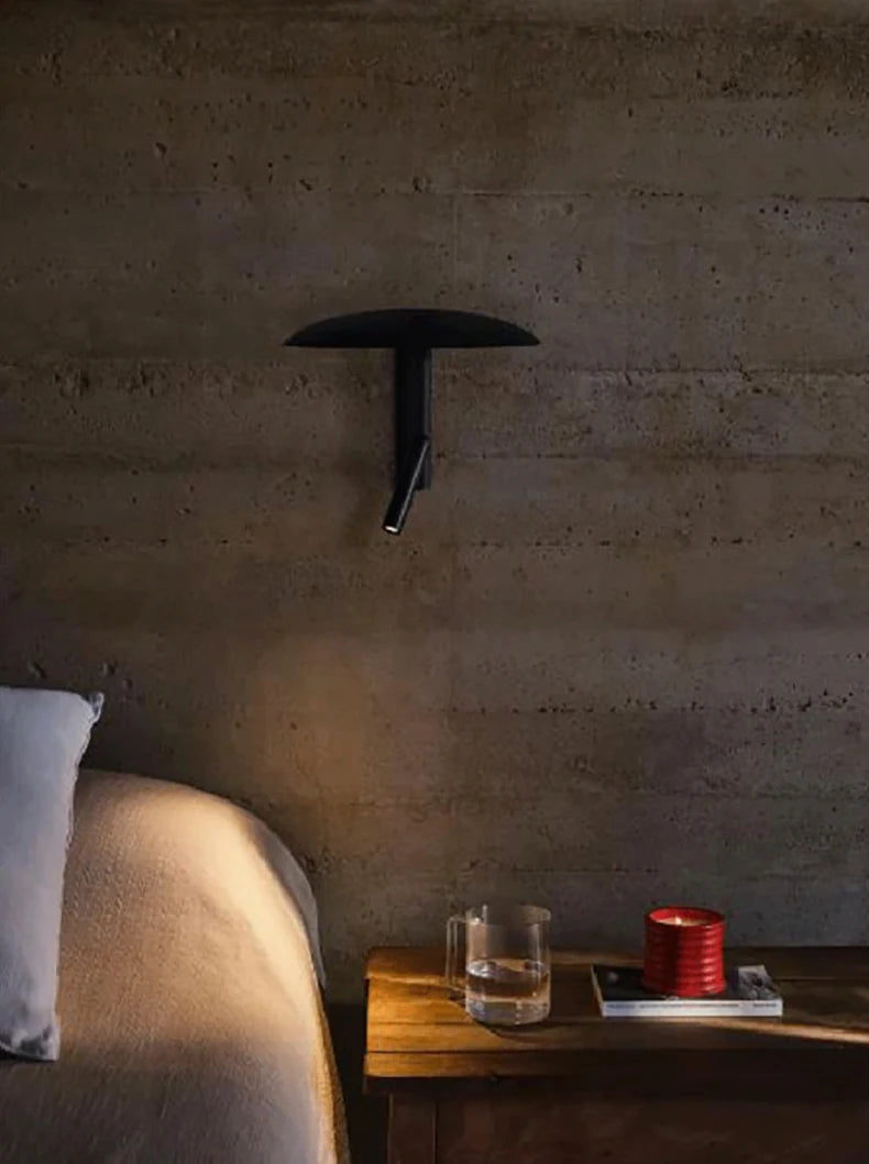 Roteerbare wandlamp in zwart metaal – Zolanire