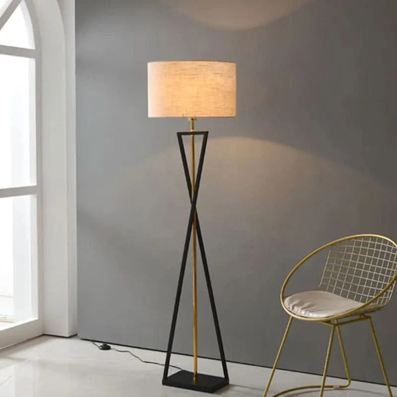 Lampadaire Haut de Gamme Finition Fer Tissu Douce Lumière – Eleganza