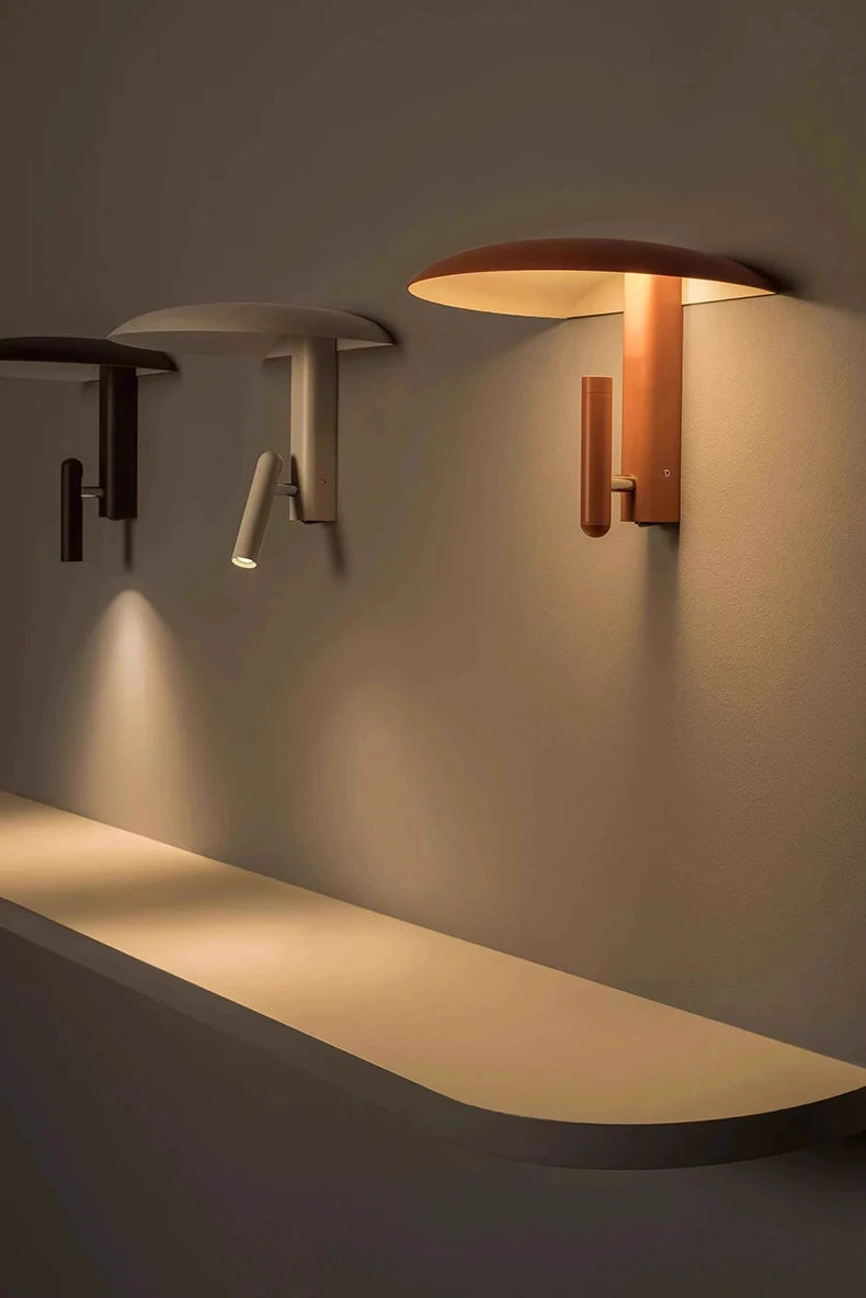 Roteerbare wandlamp in zwart metaal – Zolanire