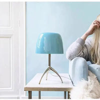 Lampe de bureau tripode en verre coloré moderne – Triolux