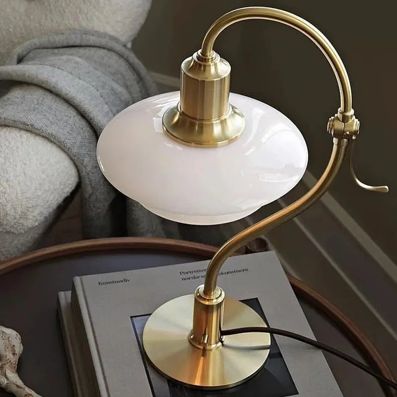 Lampe de table en verre et fer style Bauhaus – Auroldis