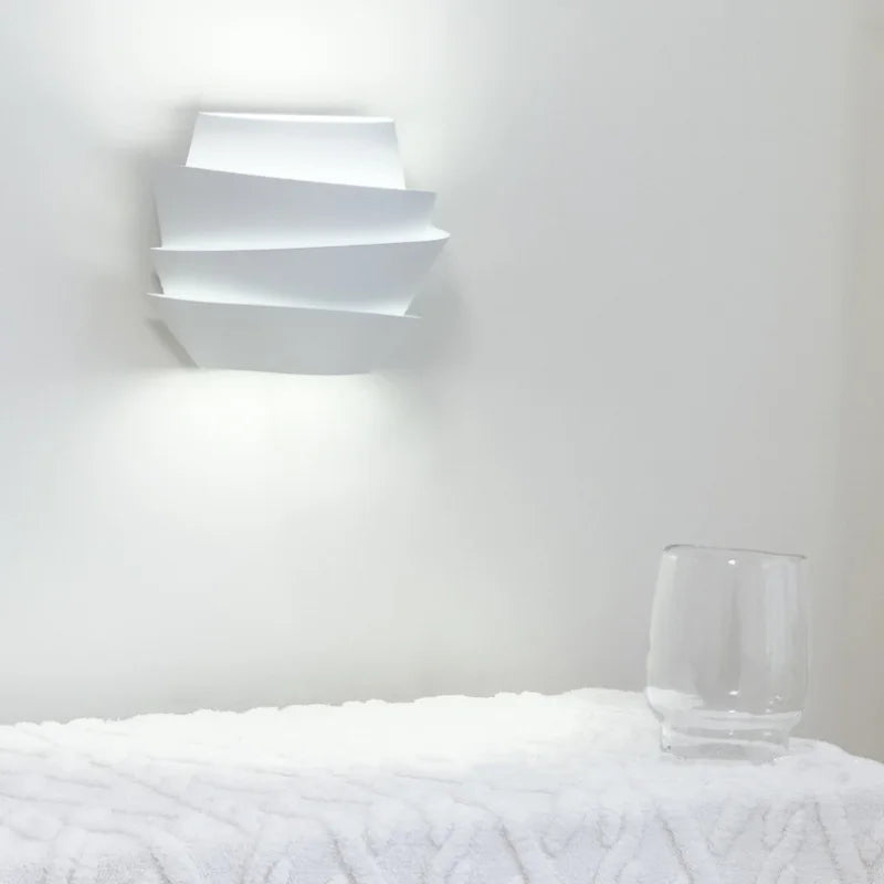 Applique murale nordique en métal blanc – Syracone