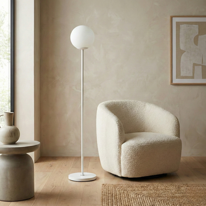 Lampadaire Elara avec globe en verre opalin et tige en acier - vue 2
