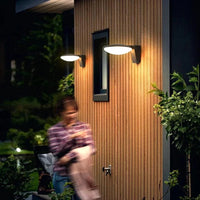 Applique extérieure solaire noire – Arthemysia