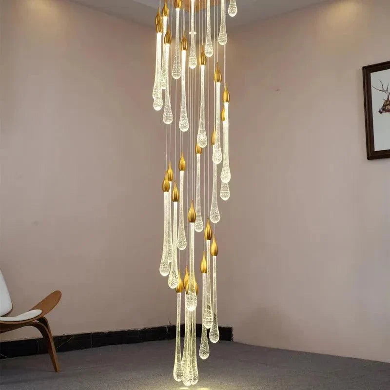 Gouden kristallen kroonluchter voor trap – Oréade