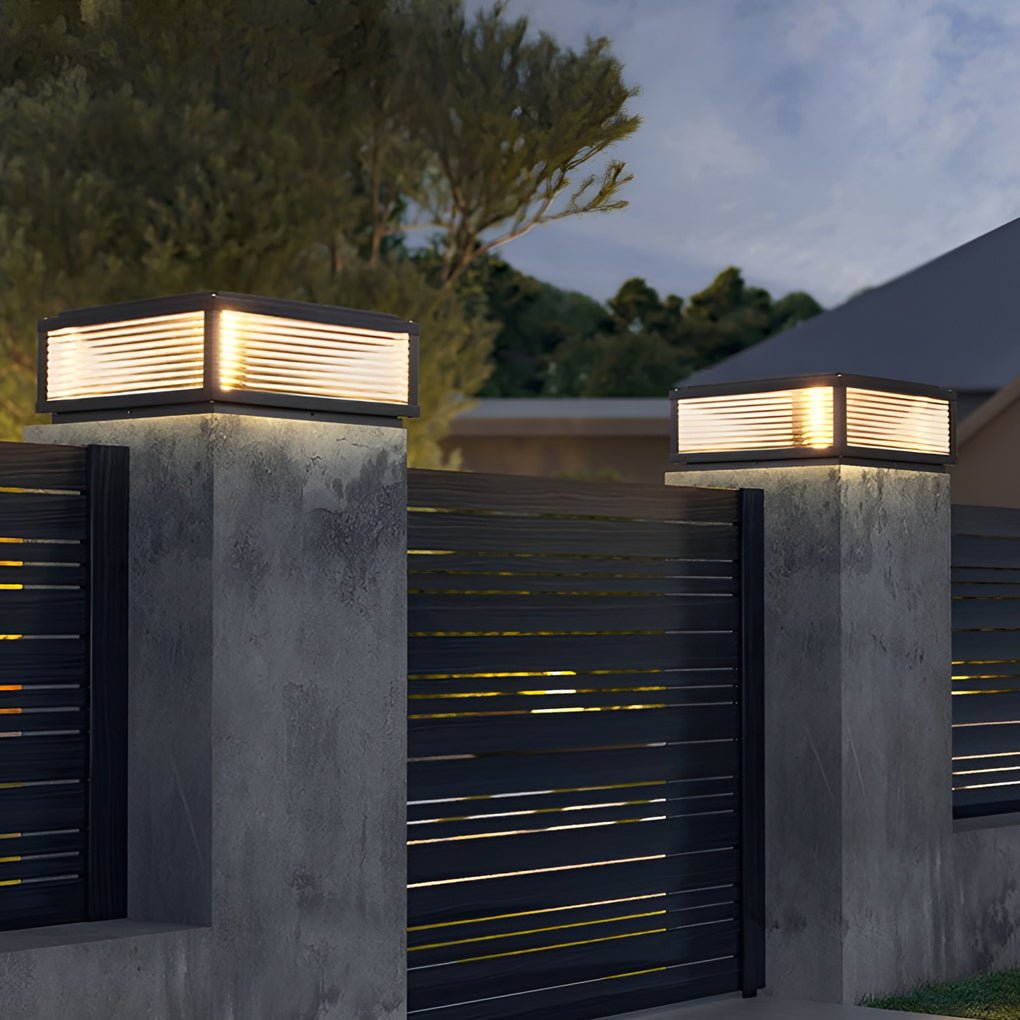 Buitenstaande Lamp met Geribd Zwart Glas – Veraluce